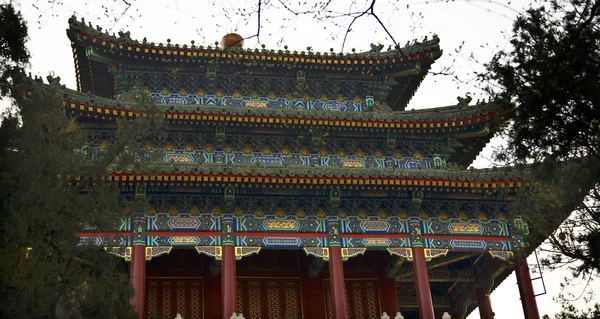 Starý čínský pavilon jingshan gongyuan uhlí hill park Peking, c — Stock fotografie