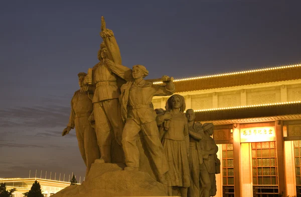 Estátua revolucionária de Heroe Túmulo de Mao Praça Tiananmen — Fotografia de Stock