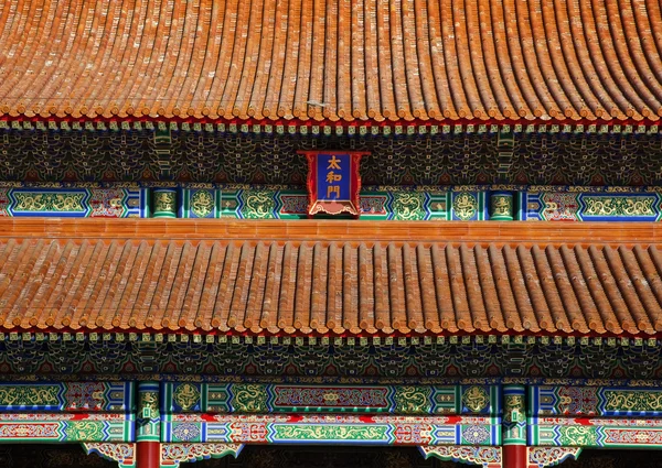 Tai 彼は男性中国・北京ワンフーチン紫禁城宮殿のゲート — ストック写真