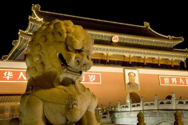 天安门广场北京中国龙关闭 — 图库照片