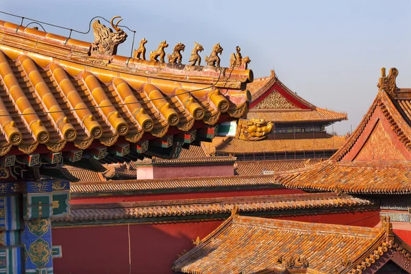 Figuras del tejado techos amarillos Gugong Ciudad Prohibida Palacio Beijing — Foto de Stock