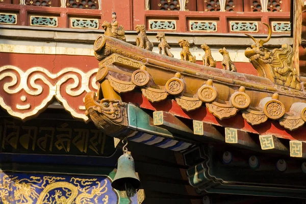 Tetti figure Yonghe Gong tempio buddista Pechino Cina — Foto Stock
