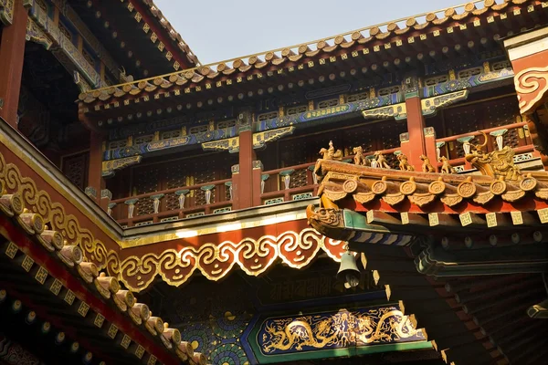 Střechy postavy yonghe gong buddhistický chrám beijing Čína — Stock fotografie