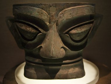 büyük koyu bronz heykel sanxingdui Müzesi chengdu sichuan maske