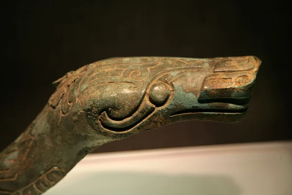 青銅の蛇像 sanxingdui 博物館成都四川省中国 — ストック写真