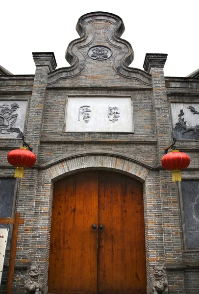 Oude deur steen huis chengdu sichuan in china — Stockfoto