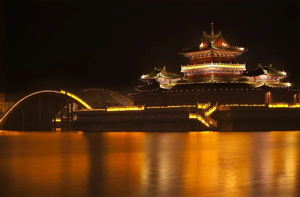 Alte Tempel Nachtreflexion Brücke jinming Lake kaifeng Kinn — Stockfoto