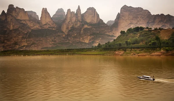 Liujiaxia reservoir canyon binglin si buddhistischer tempel lanzhou ga — Stockfoto