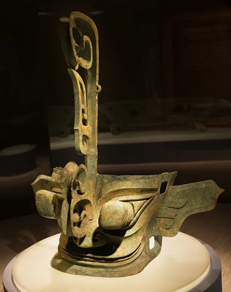 Lang potruding oog masker standbeeld sanxingdui museum chengdu sichuan — Stockfoto