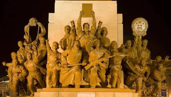 영웅 중산 광장, 심 양, n에서 중국의 마오 동상 보기 — 스톡 사진