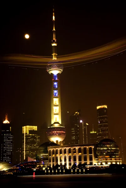 Geceleri televizyon kulesi shanghai — Stok fotoğraf