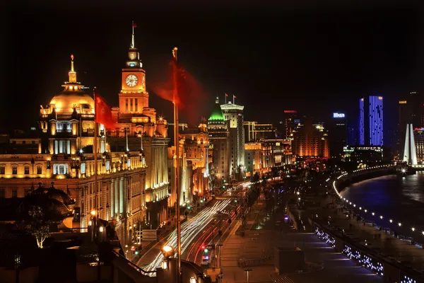 Shanghai Bund at Night China Flags Cars with Trademarks obscured — Stock Photo, Image