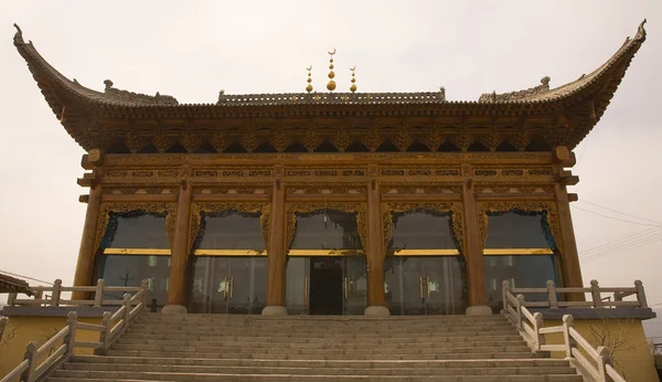 Украшенная деревянная мечеть Ланьчжоу Ганьсу провинции Китай — стоковое фото