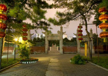 Antik Tapınağı: Pekin Çin gece güneş ve fenerler