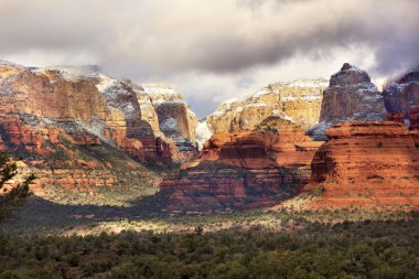 sedona arizona Boynton kırmızı beyaz rock canyon kar bulutlar