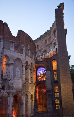 Roma İtalya akşam colosseum dış halka