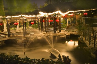 Kırmızı Fener çeşmeler temple güneş Pekin Çin gece