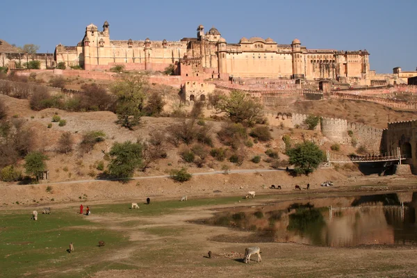 Bursztyn fort jaipur Indie odbicie wody — Zdjęcie stockowe