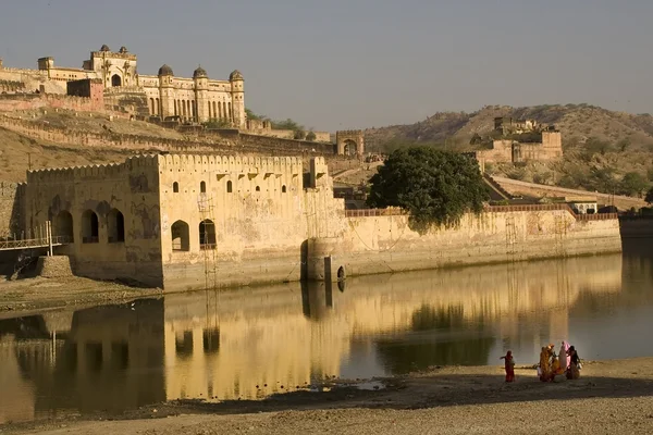 Amber Fort With Indian Women with Saris — Stock Photo, Image
