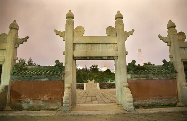 古代祭壇サークルと太陽北京中国夜の寺 — ストック写真