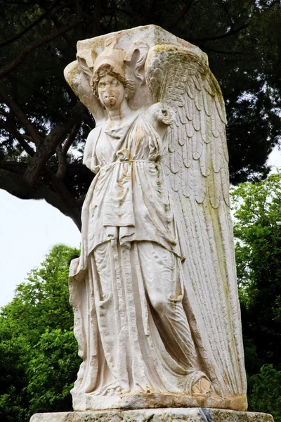 Starożytne rzymskie anioł statua ostia antica Rzym Włochy — Zdjęcie stockowe