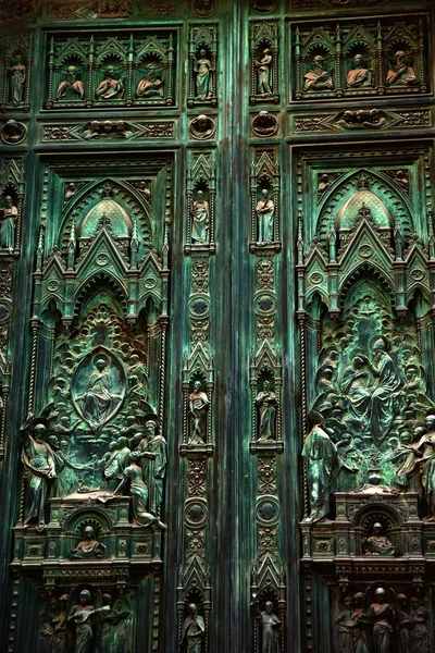 Brązowe drzwi katedry we Florencji, Włochy — Zdjęcie stockowe