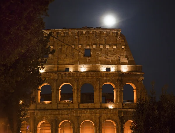 Colosseum Night Moon รายละเอียดโรม อิตาลี — ภาพถ่ายสต็อก
