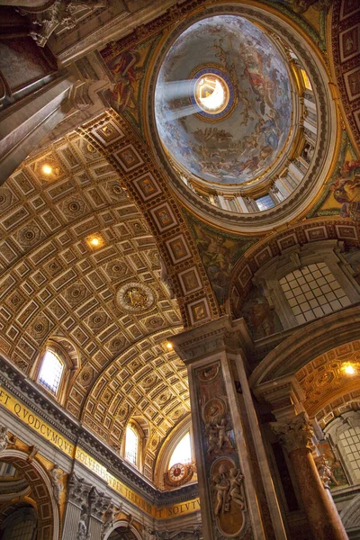 Watykan sufitu wewnątrz kopuły Saint Peter's Basilica Rzym Włochy — Zdjęcie stockowe