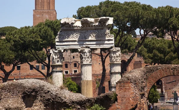 Columns Forum of Julius Ceaser Rome Italy — Stock Photo, Image