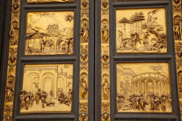 Ghiberti ráj baptisterium bronzové dveře dómu katedrály florenc — Stock fotografie