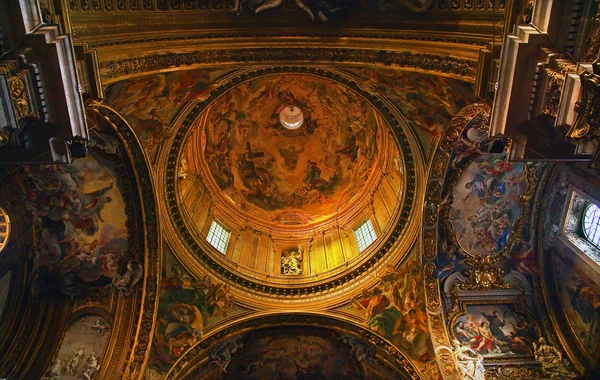 Goldon Baroque Dôme et peintures Gesu Église jésuite Rome Italie — Photo
