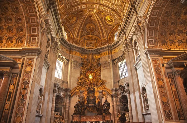 里面圣灵宝座天花板意大利罗马梵蒂冈 — 图库照片