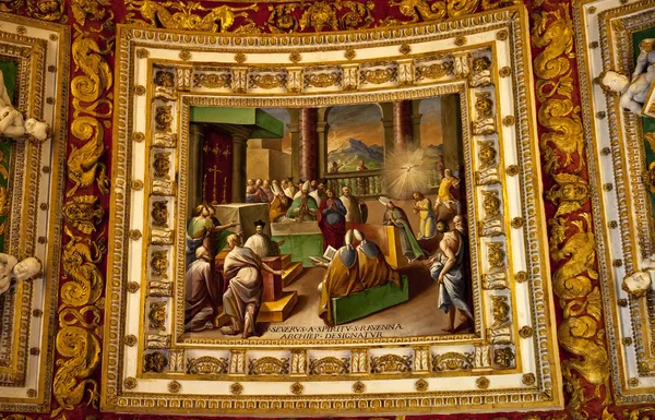 梵蒂冈博物馆内的地图室天花板细节圣灵油漆 — 图库照片