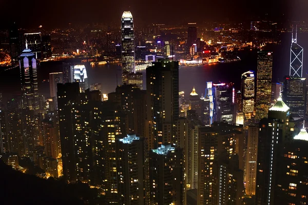 Hong Kong skyline la nuit à partir du sommet Victoria — Photo