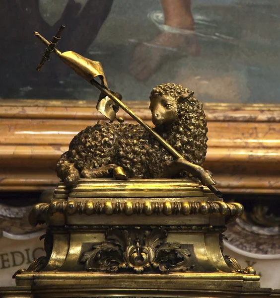 Escultura de cordero de bronce del Vaticano para el bautismo Basílica de San Pedro —  Fotos de Stock
