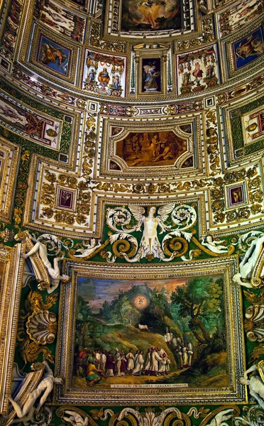 Muzeum Watykańskie wewnątrz mapę sufitu szczegóły Rzym Włochy — Zdjęcie stockowe