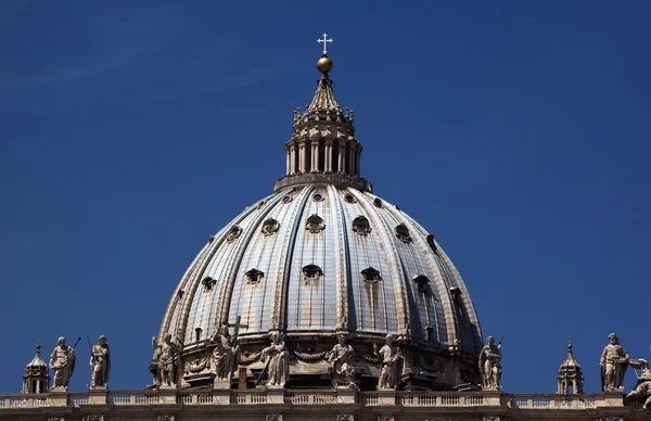 Michelangelo'nun kubbe Saint Peter's Bazilikası Vatikan Roma İtalya — Stok fotoğraf
