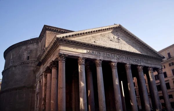Panteão antigo fora da Basílica Palatina Roma Itália — Fotografia de Stock