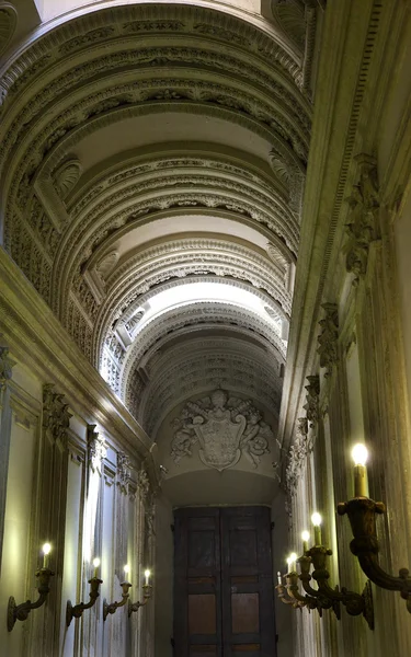 Vatikanischen Durchgang Eingang zum päpstlichen Büro in Italien — Stockfoto