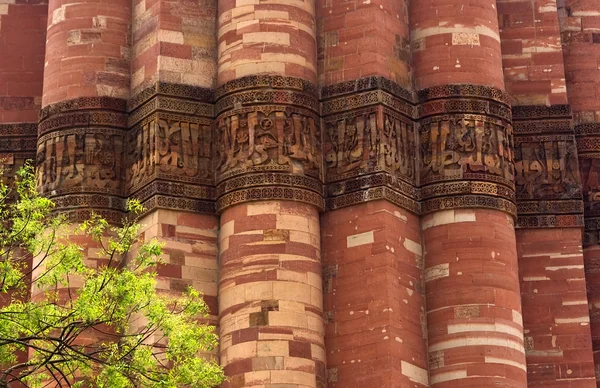 Qutab minar close up delhi indien — Stockfoto