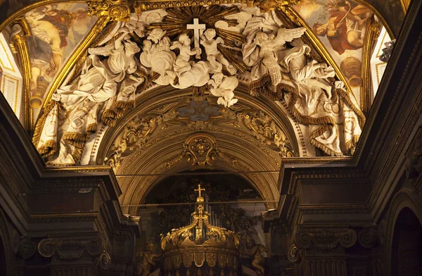 Σάντα Μαρία ιν trevio αγάλματα της εκκλησίας και ζωγραφισμένα ταβάνια Ρώμη μου — Φωτογραφία Αρχείου