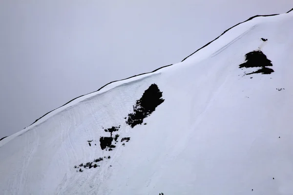 斜めの青い雪の山行スワード ハイウェー アンカレッジ アル — ストック写真