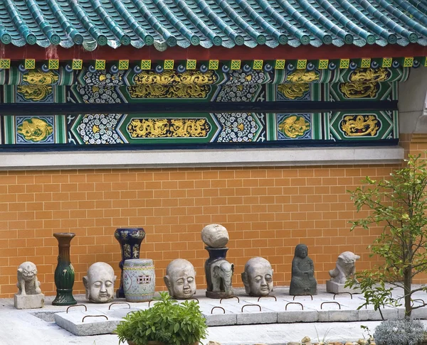 Smok ściennymi dekoracjami buddów wong tai sin taoistycznej świątyni kamień ko — Zdjęcie stockowe