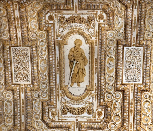 Watykan sufitu wewnątrz rzeźba saint peter Rzym Włochy — Zdjęcie stockowe