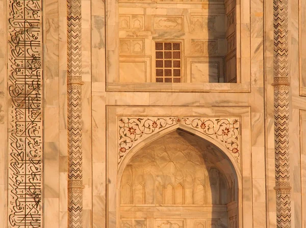 Agra Hindistan Taj mahal duvar kemer detayları — Stok fotoğraf