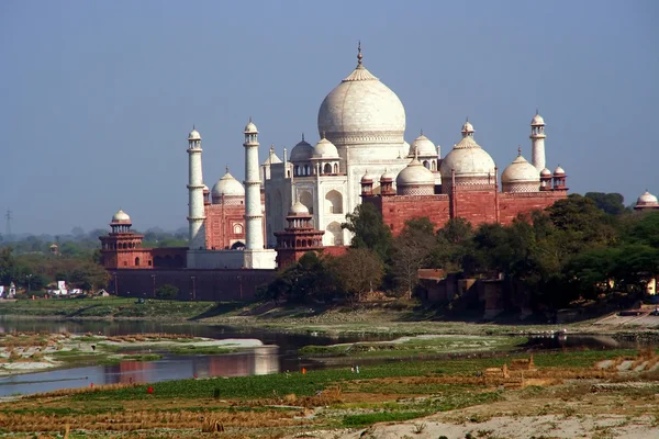 Taj Mahal avec rivière et reflet Agra Inde — Photo
