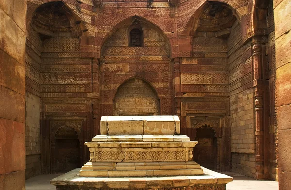 Iltumish grobowiec qutab minar delhi Indie — Zdjęcie stockowe
