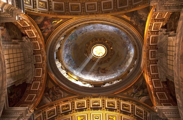 Eixo de Luz Vaticano Dentro da Pequena Cúpula Roma Itália — Fotografia de Stock