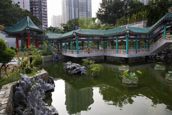 Chinese water tuin wong tai sin Taoïstische tempel kowloon hong kon — Stockfoto