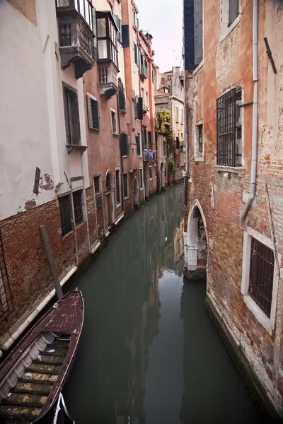 Canal lateral pequeño Venecia Italia — Foto de Stock